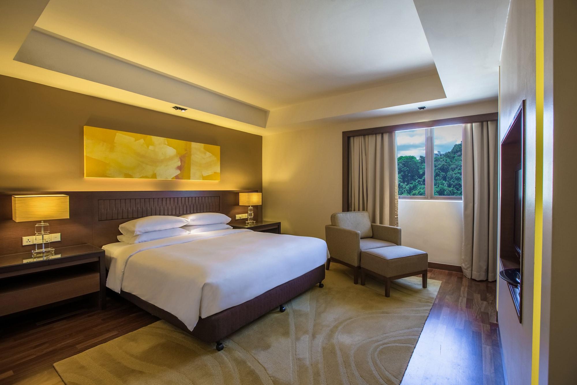 Отель Hyatt Regency Kinabalu Кота-Кинабалу Экстерьер фото A bedroom at the hotel