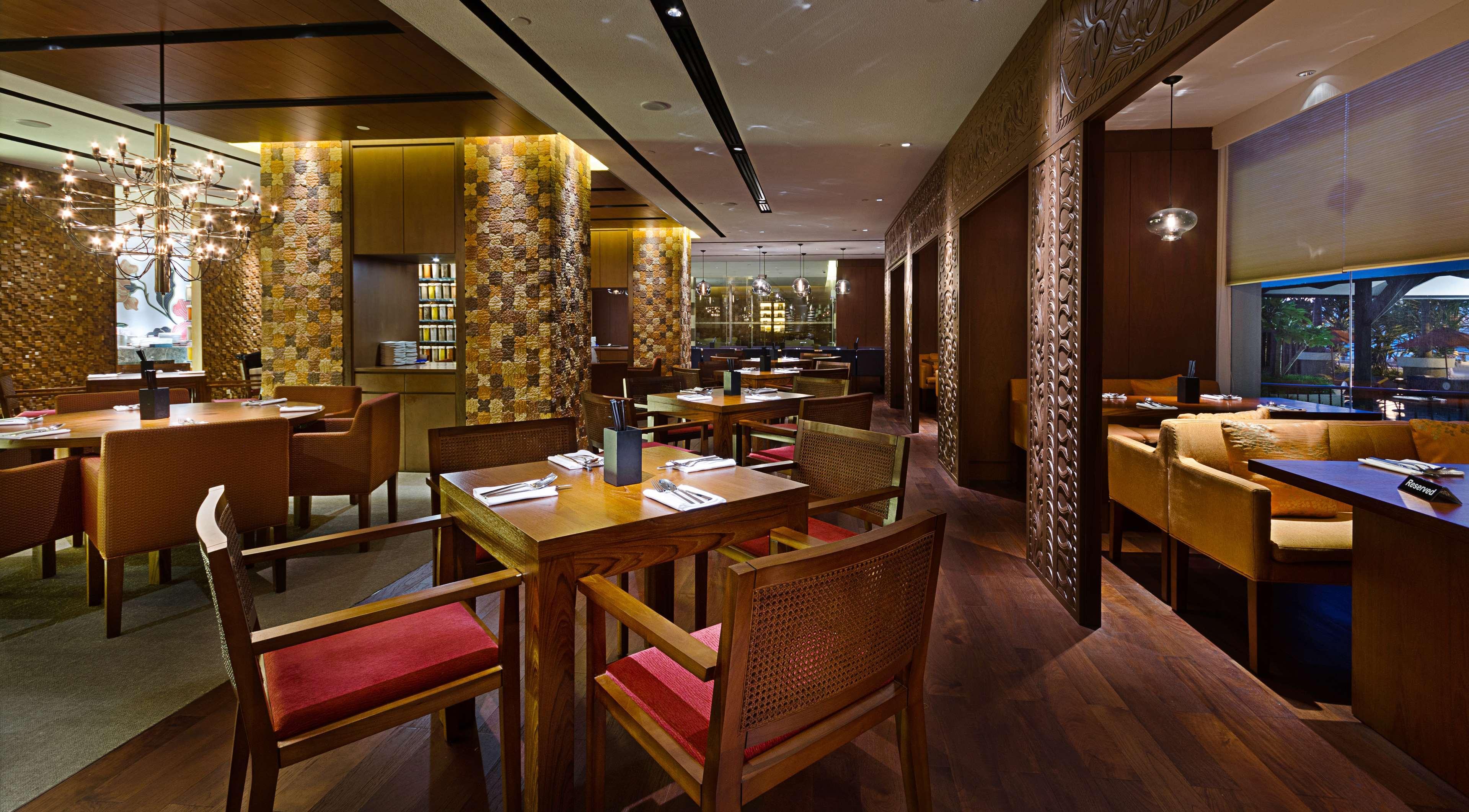 Отель Hyatt Regency Kinabalu Кота-Кинабалу Экстерьер фото The interior of a restaurant in Singapore