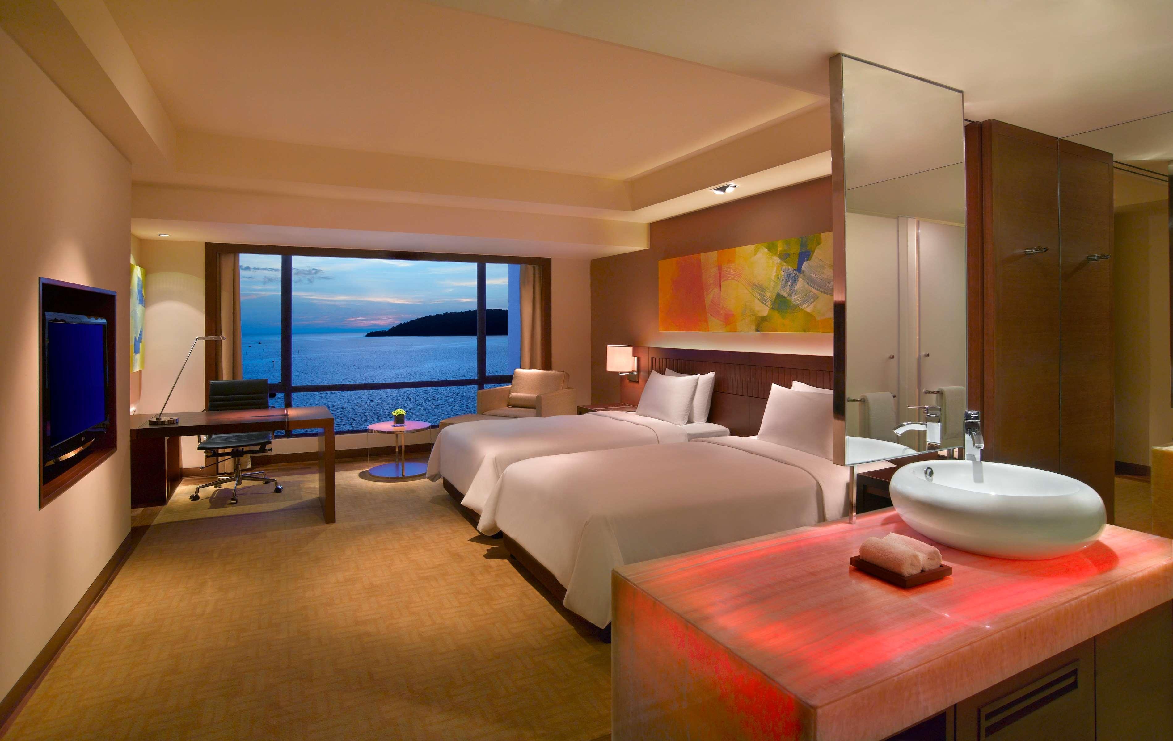 Отель Hyatt Regency Kinabalu Кота-Кинабалу Экстерьер фото Deluxe Ocean View Room