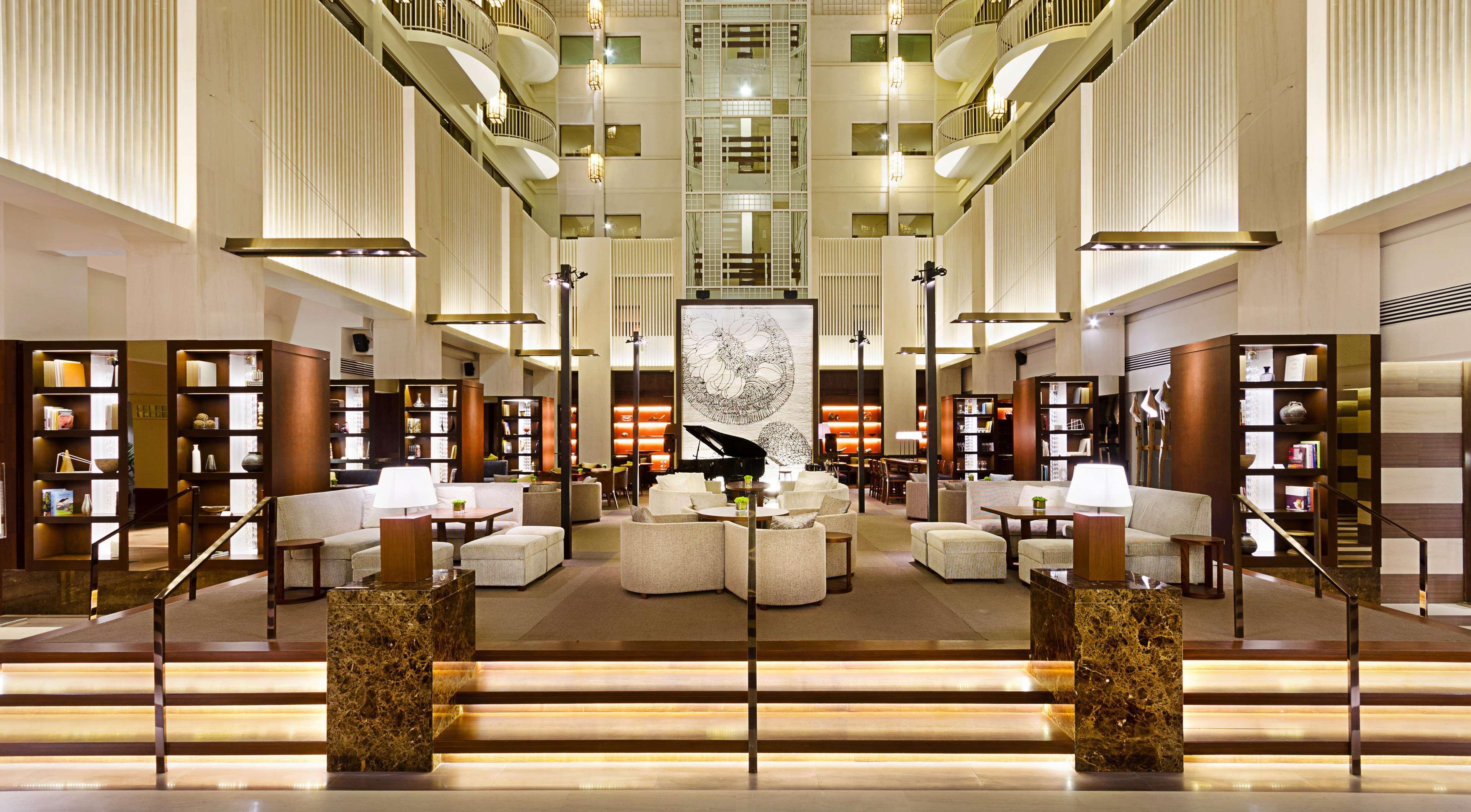 Отель Hyatt Regency Kinabalu Кота-Кинабалу Экстерьер фото The lobby of the hotel